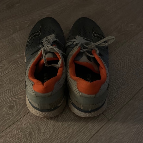 Hi I am selling my nice sports shoes - Picture 6 of 6